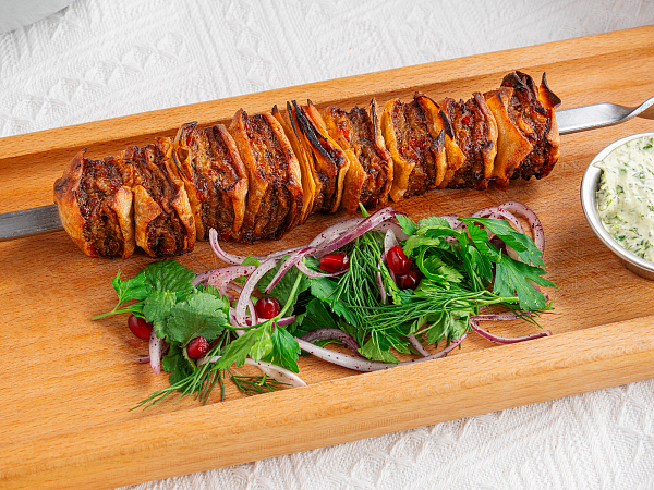 Кебаб в лаваше с соусом сальса