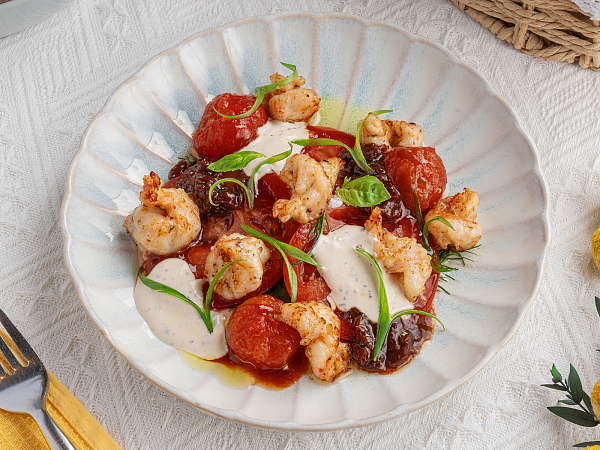 Томаты с тигровыми креветками в гарам масала